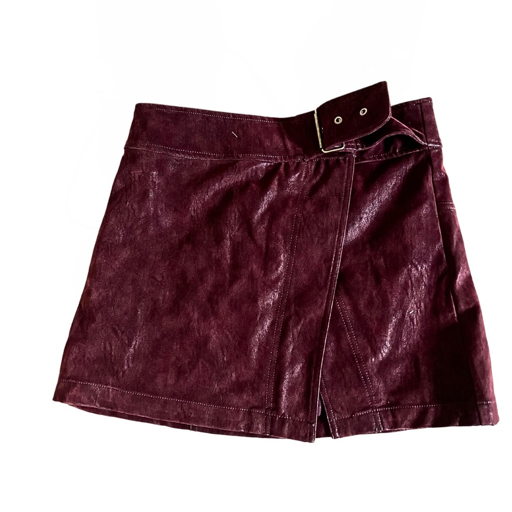 Free People Burgundy Faux Suede Mini Skirt with Buckle Detail – Trendy & Chic